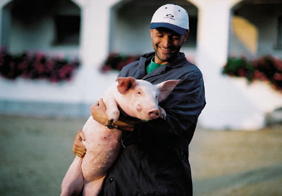 Bauer mit Schwein